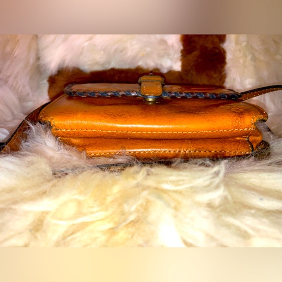 Patricia Nash EUC leather tooled crossbody bag - Picture 3 of 10